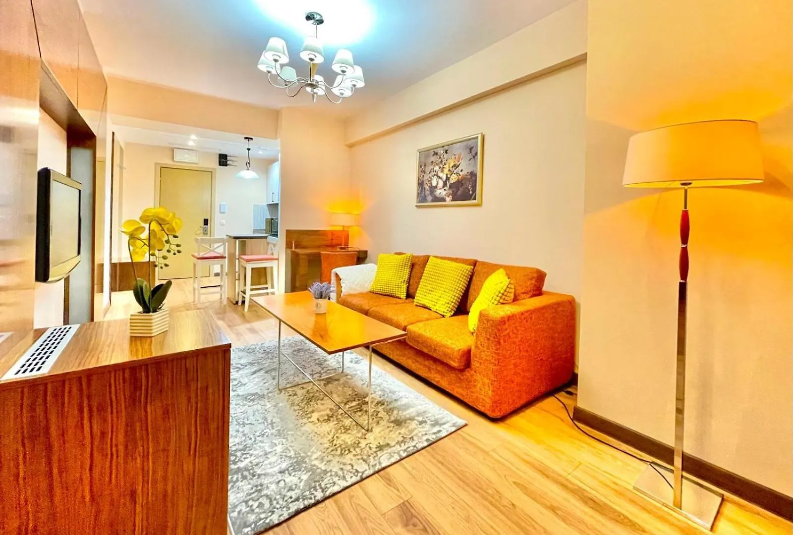 Royal Studio Apartment With A Perfect View - Yamaluxe Bucharest Romania