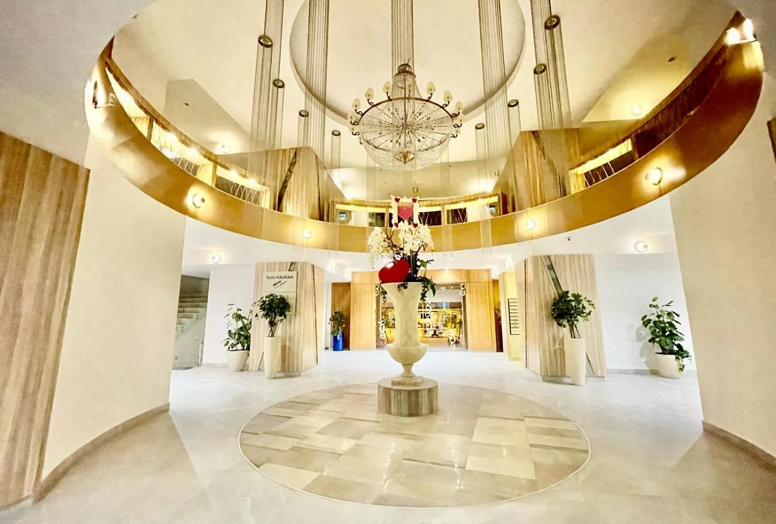 Royal Studio Apartment With A Perfect View - Yamaluxe Bucharest 0*,  Romania
