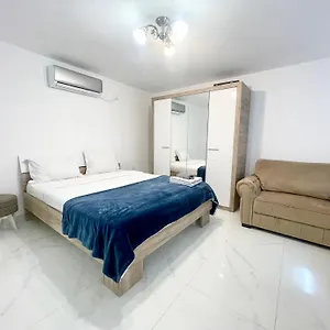 Old Town Retreat No 8 - - Half Ground Level With Windows - Demisol Bucureşti