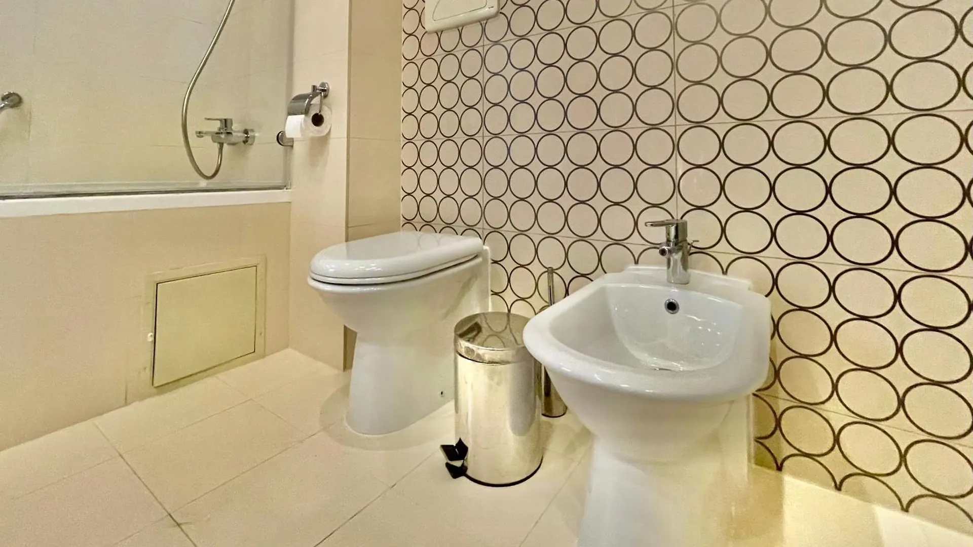 Royal Studio Apartment With A Perfect View - Yamaluxe Bucharest